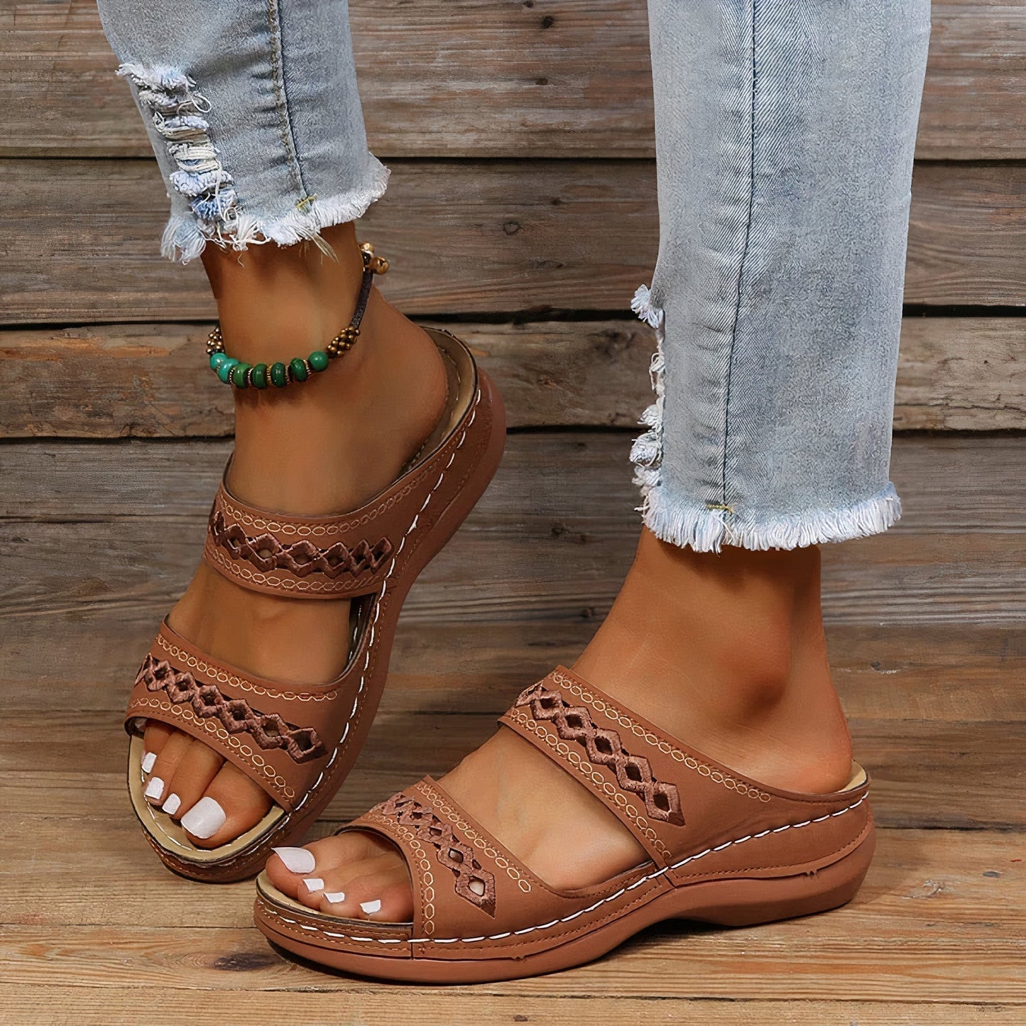 Cornelia | Hollowed-out sandals