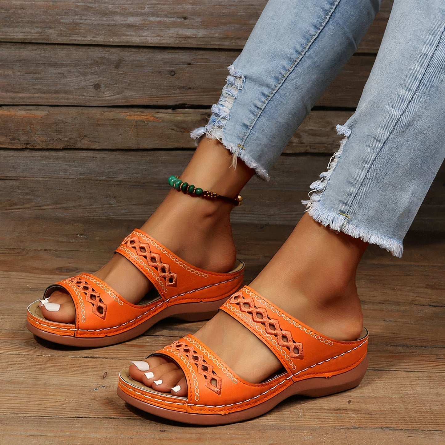 Cornelia | Hollowed-out sandals