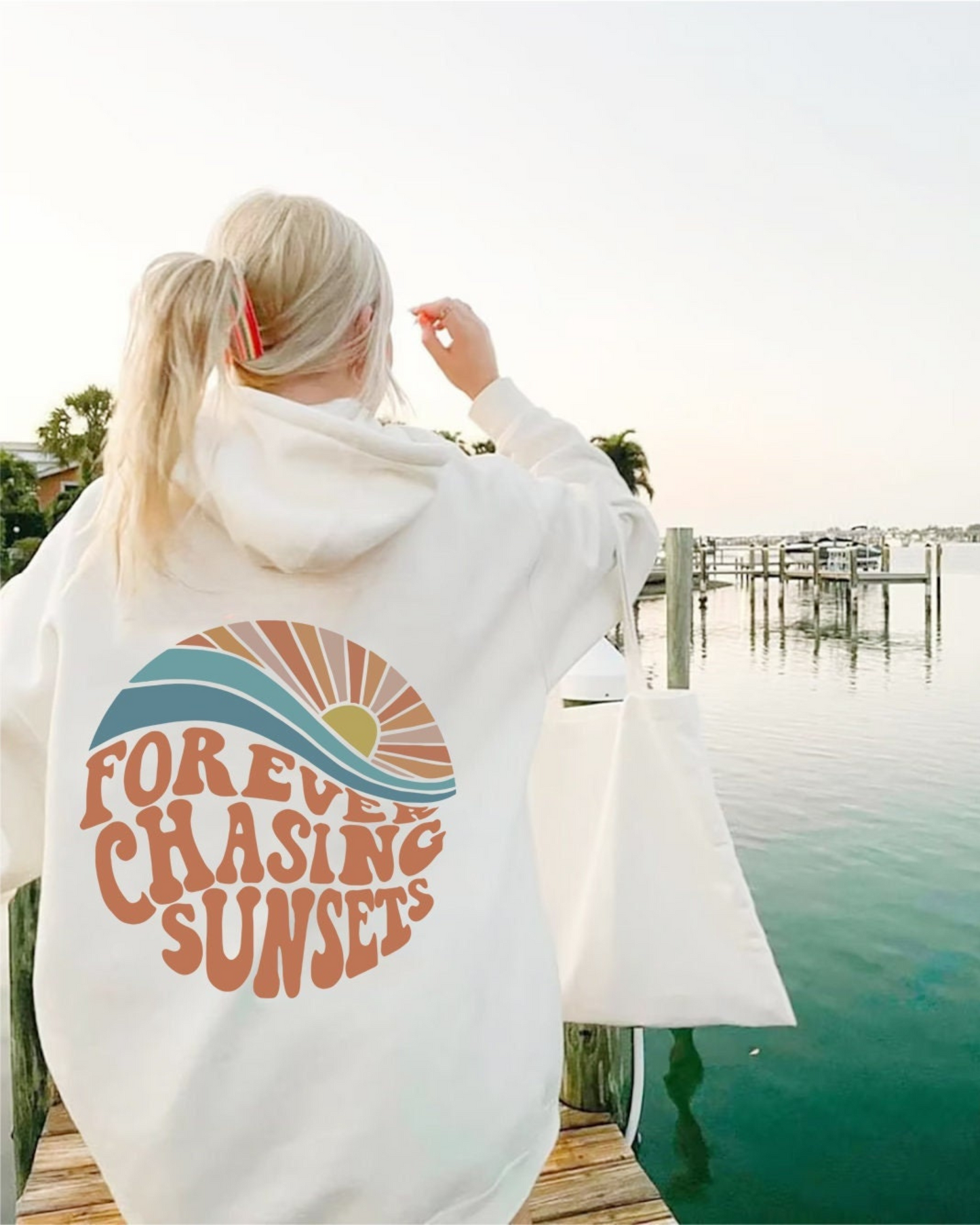 Kira - Stylish hoodie "Forever Chasing Sunsets