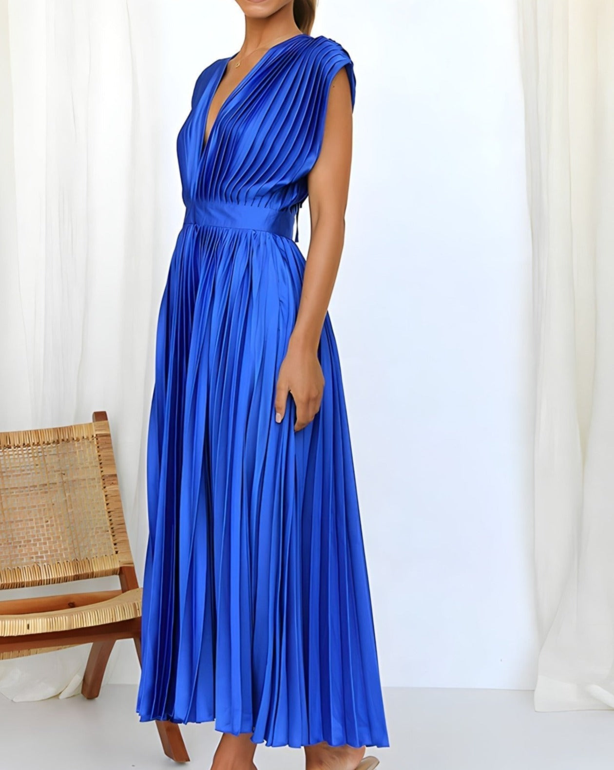 Alira | Sleeveless Pleated Midi Dress